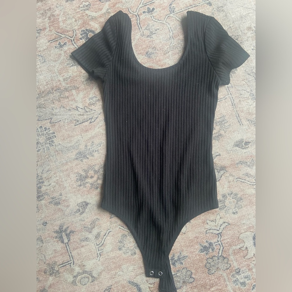 Short sleeve black scoop neck bodysuit